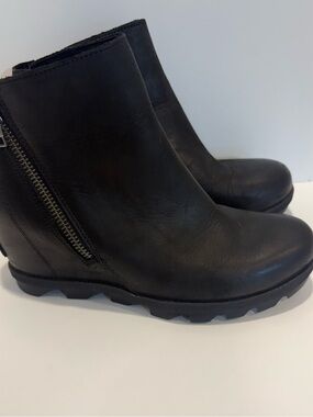 Sorel Joan of Arc Wedge II Zip Leather Boots Size 8.5